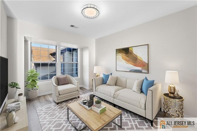 Building Photo - 13 Canterbury Dr Unit 13E