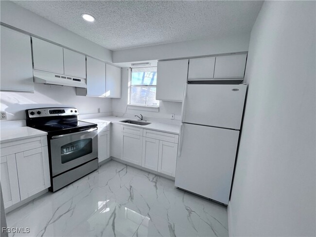 Photo - 3921 Fort Denaud Rd