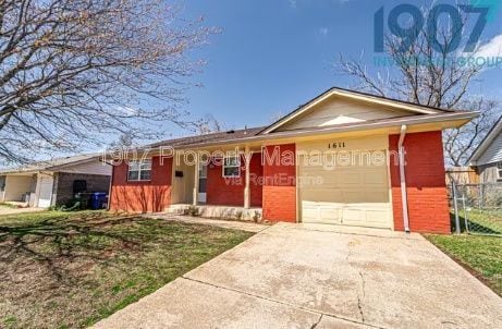 Photo - 1611 Pinewood Dr