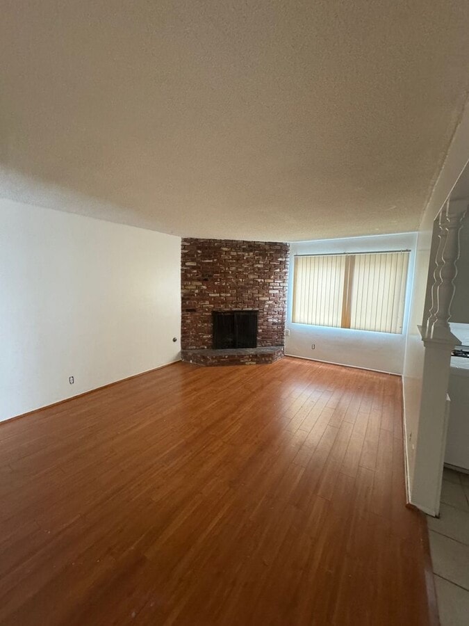 Photo - 322 E Live Oak St