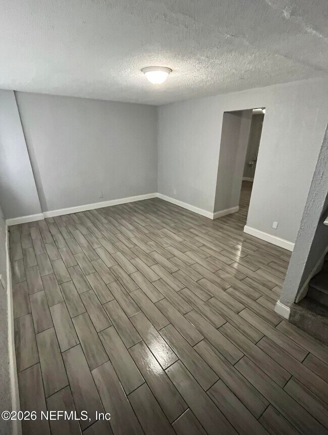 Photo - 4413 Moncrief Rd W