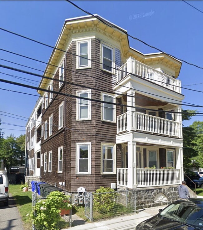 Building Photo - Available NOW! Spacious 3 BED 1 BATH in quiet neighborhood Unit 2