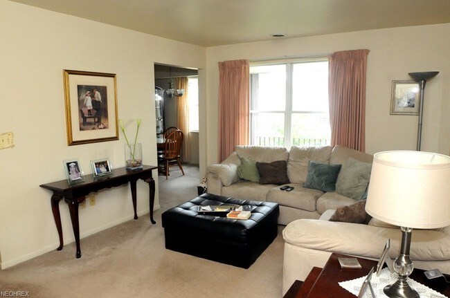 Photo - 1527 Foster Ave Unit 9