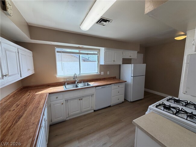 Photo - 1804 Kassabian Ave