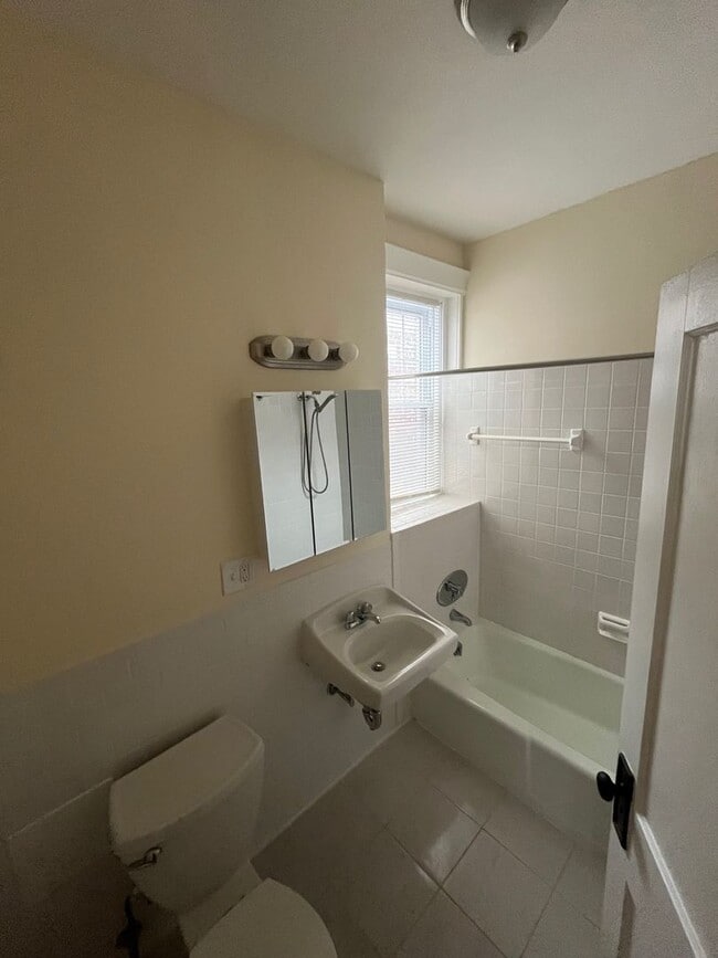 Photo - Beautiful 1 Bedroom Available Now (Fenway)