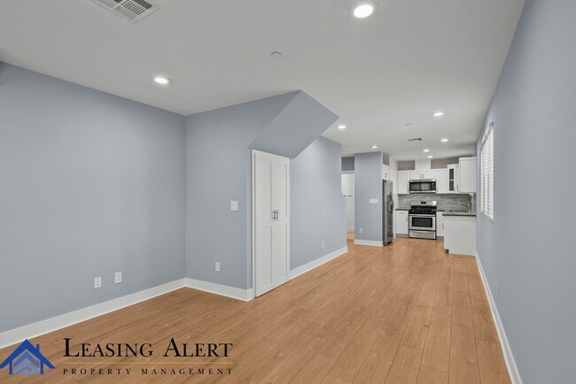 1957 1/2 Vista Del Mar Ave