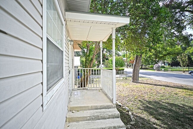 Photo - 633 S Academy Ave