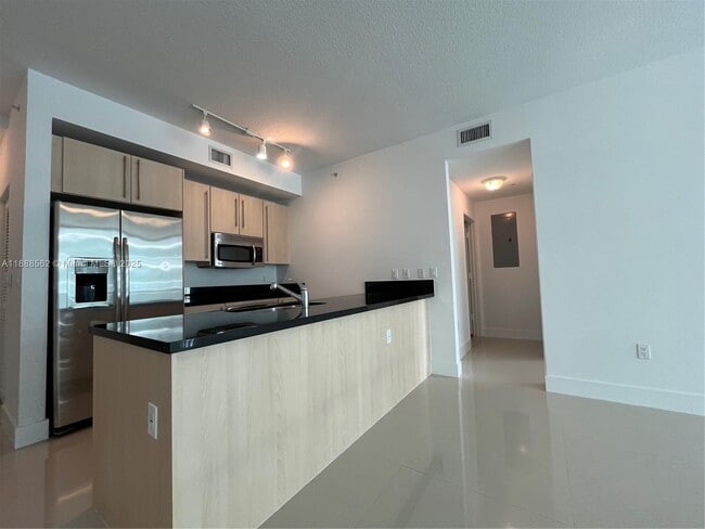Photo - 79 SW 12th St Unidad 2608-S