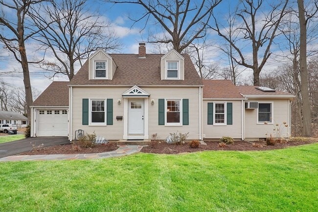 Building Photo - 142 Elmwood Ave