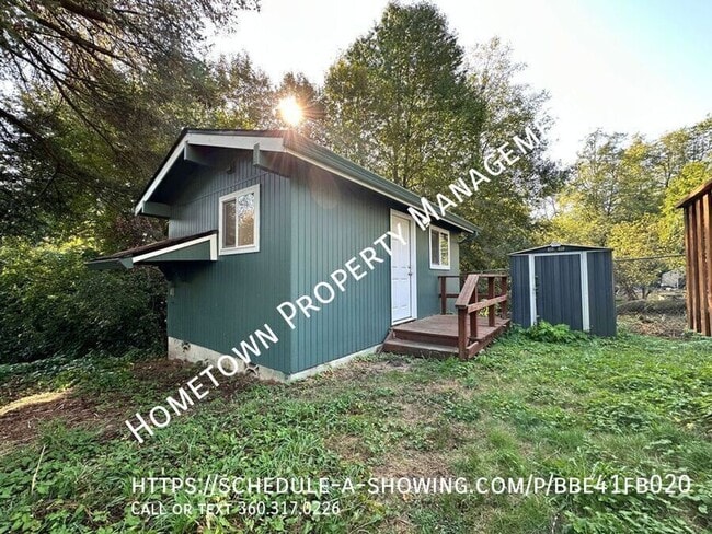 Building Photo - 612 S Bay Rd NE Unit #B Rental