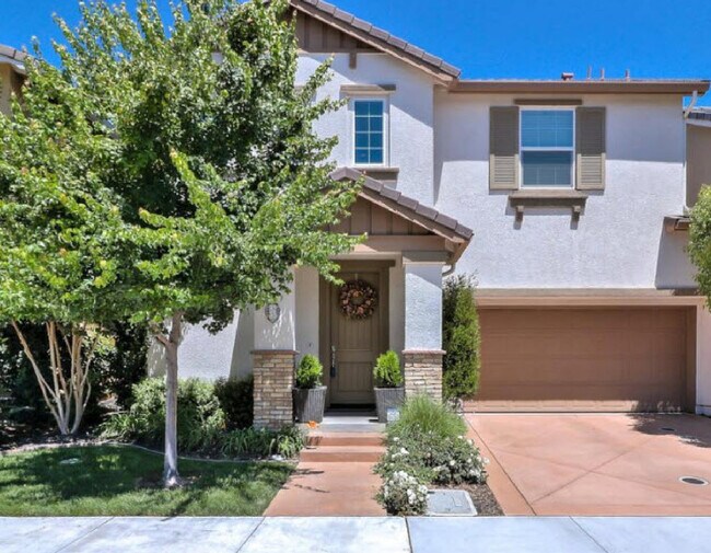 Photo - 33 Angra Way