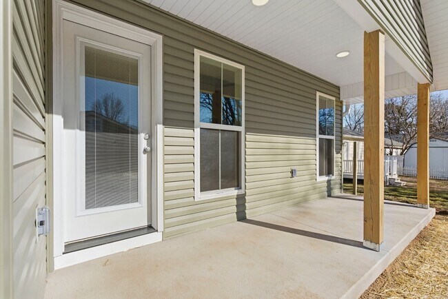 Photo - 1342 E Blaine St