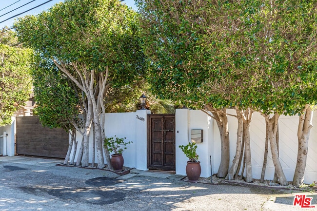 Photo - 24408 Malibu Rd