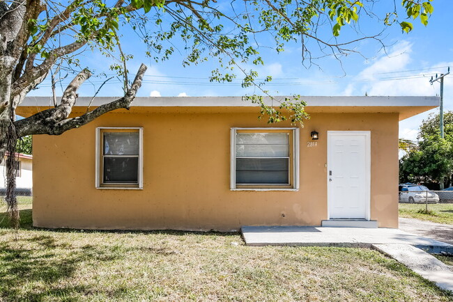 Photo - 2814 NW 6th St Casa