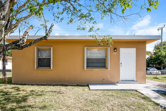 Building Photo - 2814 NW 6th St Rental