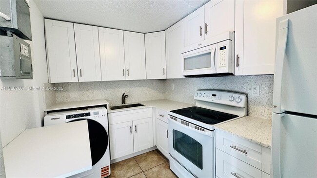 Photo - 531 SW 38th Terrace Apartment Unit B