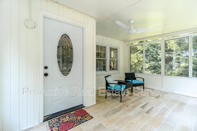 Photo - 6040 Airway Ln