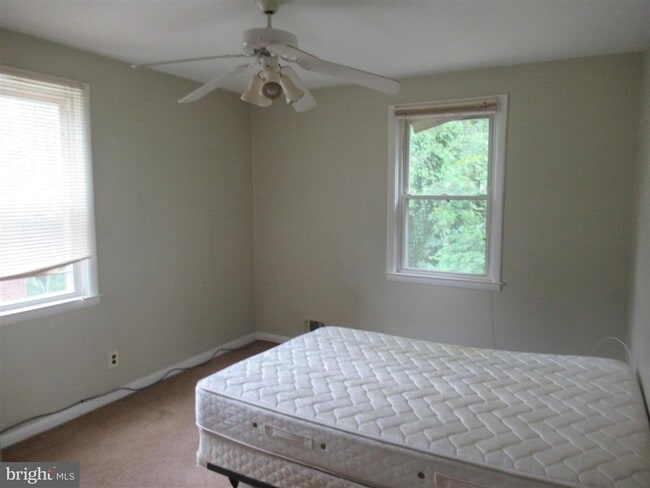 Bed - 3811 Mayberry Ave Unit 1