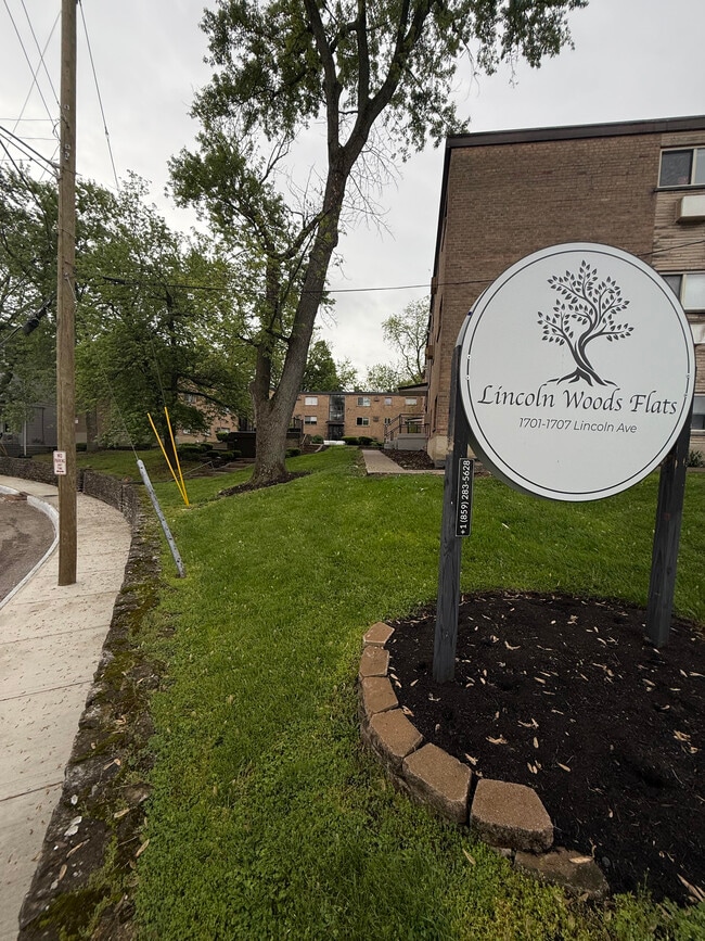 Photo - Lincoln Woods Flats