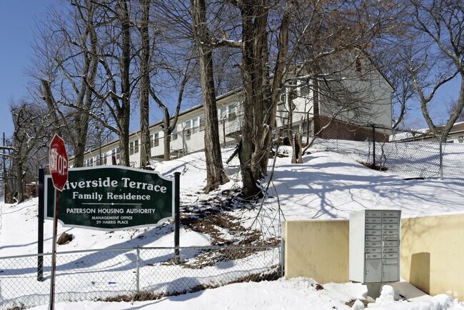 Riverside Terrace Family Residence - Riverside Terrace Family Residence Apartments