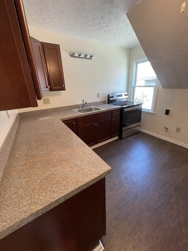 Photo - 2092 W 42nd St