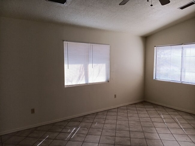 Photo - 3 Bedroom, 2 Bathroom Home! Schedule a Showing Soon!