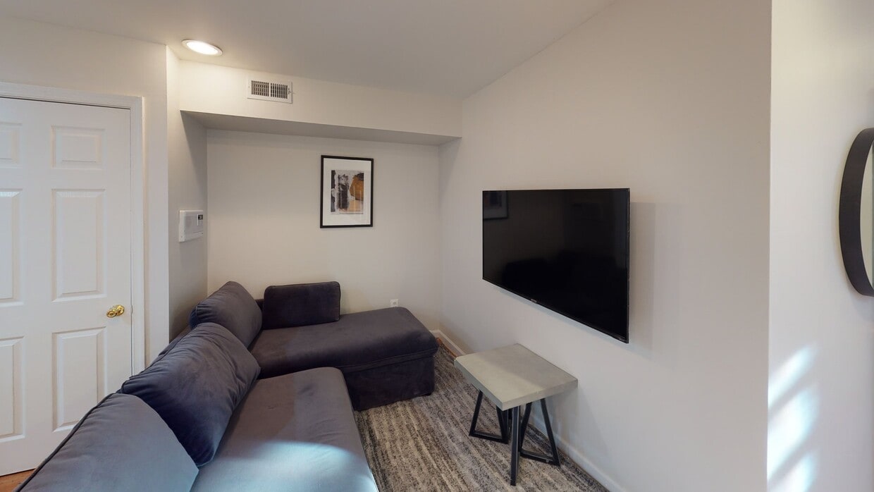 Photo - Private bedroom in 3 bed/2.5 bath Home