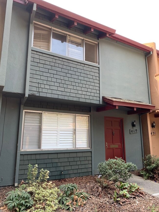 Photo - Adorable 3 Bed 1.5 Bath Covell Commons Condo ( fall Rental )