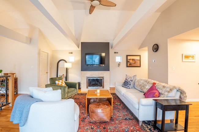 Photo - 1111 N Honore St Unit 3