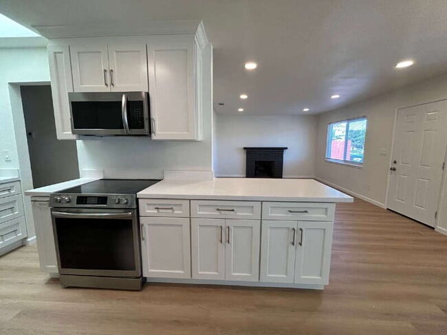 Photo - 1525 James St