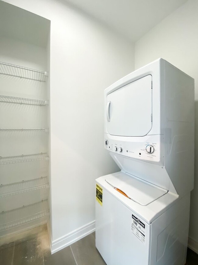 Photo - 1060 W Cornelia Ave Unit 3