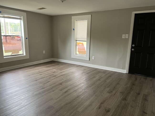 Photo - 501 W 47th St