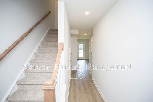 Photo - 8 Foxwood Dr