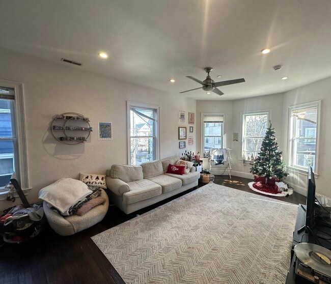 Photo - 9 Oswald St Unit 2