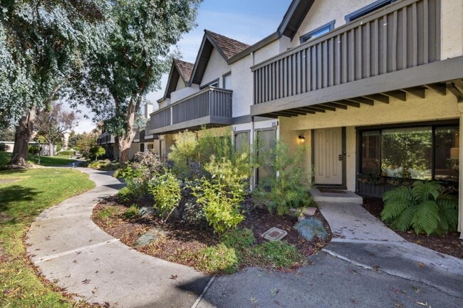 Photo - 646 S Ahwanee Terrace