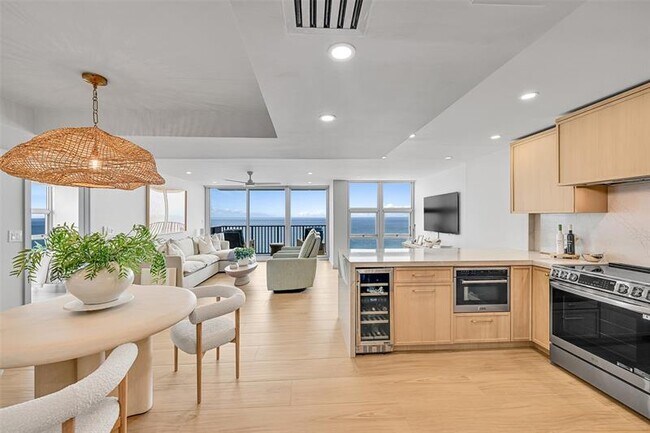 Building Photo - 525 N Ocean Blvd Unit 1724 Rental