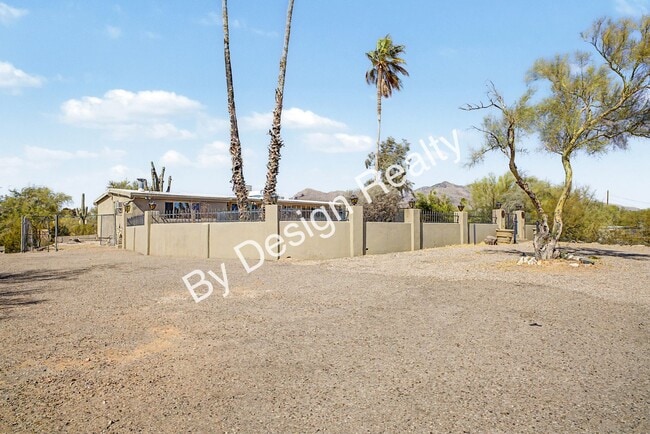 Building Photo - Mid Century Ranch Home on 2+ Acres with Private Pool - Mountain & City Views