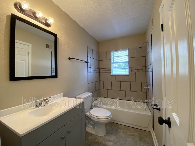 Photo - 5758 Lowry Rd