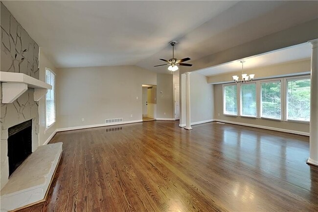 Photo - 3777 Junction Dr NW