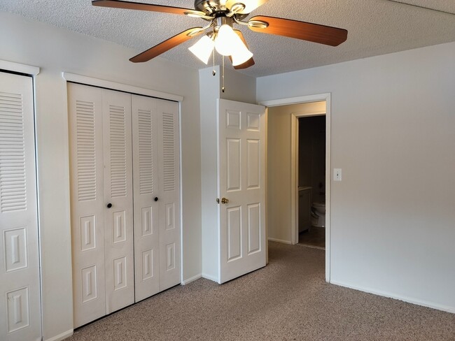 Photo - 19 Mendrey Ct