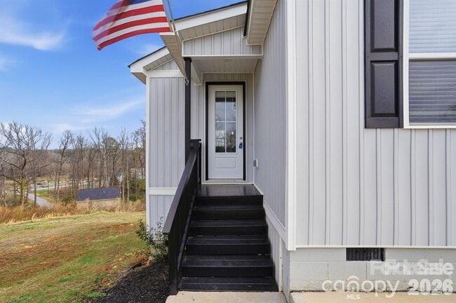 Photo - 102 Snyder Ct NE