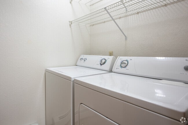 1BR, 1BA - 1,025SF - Laundry