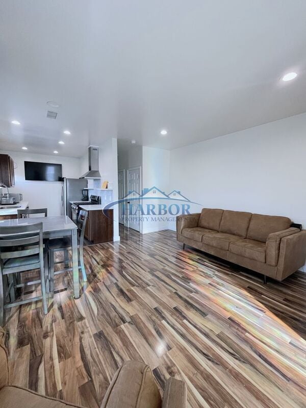 Photo - 646-646 W 19th St