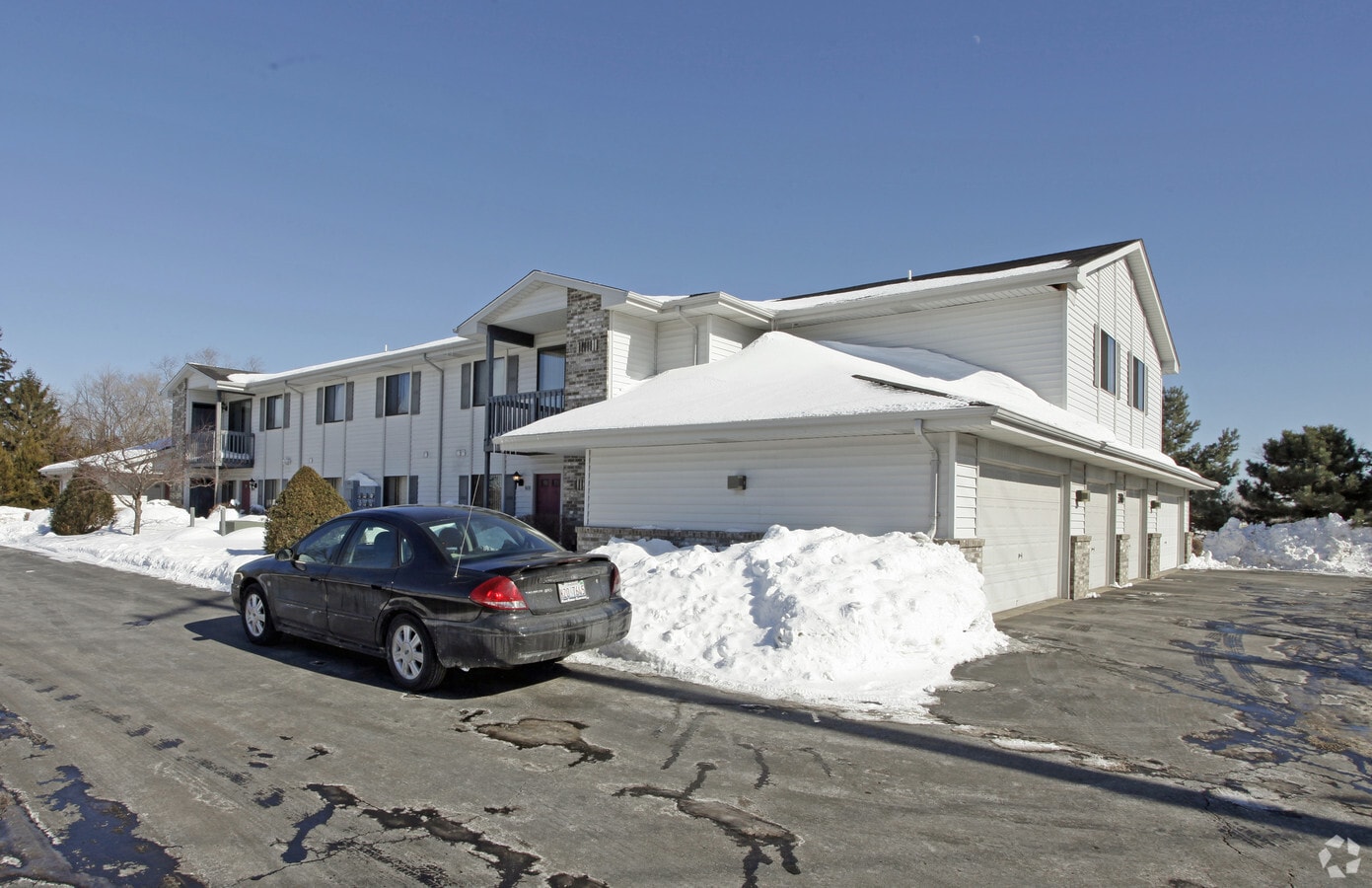 Photo - Capri Apartments