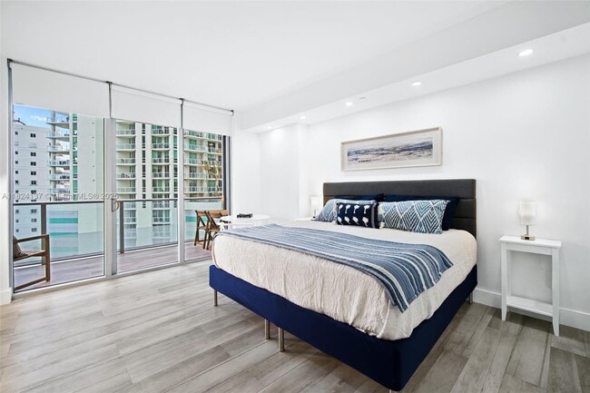 Photo - 1300 Brickell Bay Dr Condo Unit 905