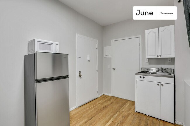 Photo - 248 W 64th St Unidad 1G