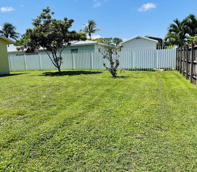 Photo - 1775 SW 8th St