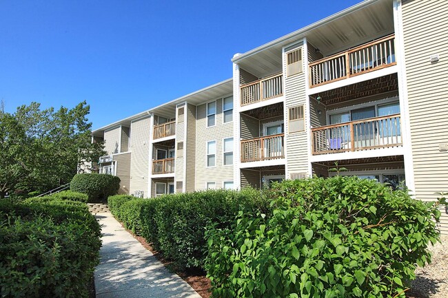 Water's Edge Apartments