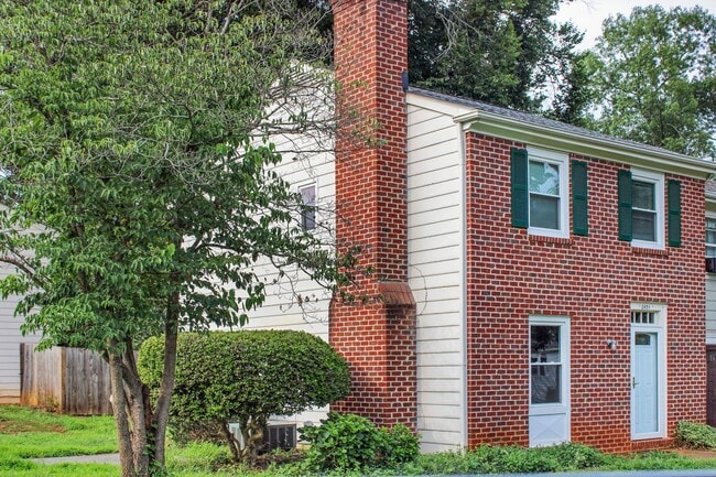 Building Photo - End-unit Townhouse with large yard