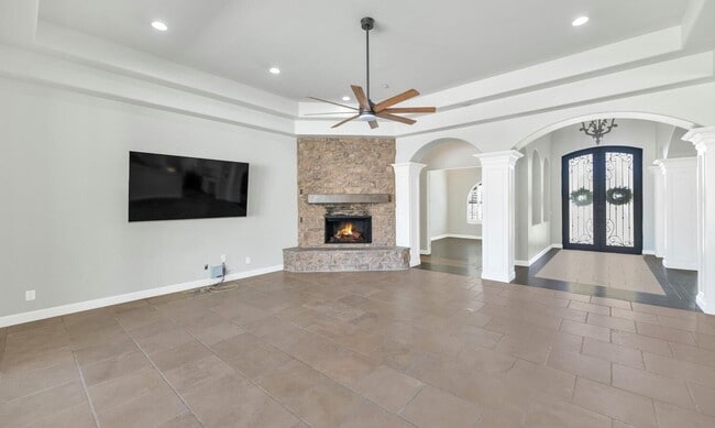 3324 E Suncrest Ct